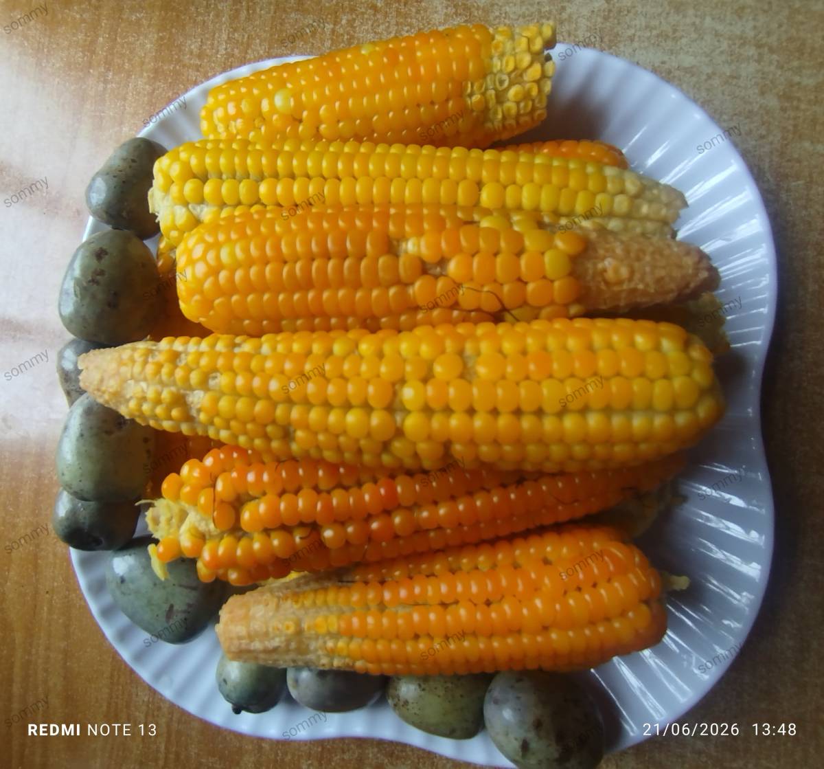 Fresh from the oven ๐
Corn and pear, one food i can never say NO to ๐
Itโs in season now and it'...