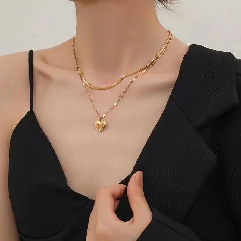 Have you added this to your jewelry box?

This 2 in 1 love pendant jewelry is a must have for everyo...