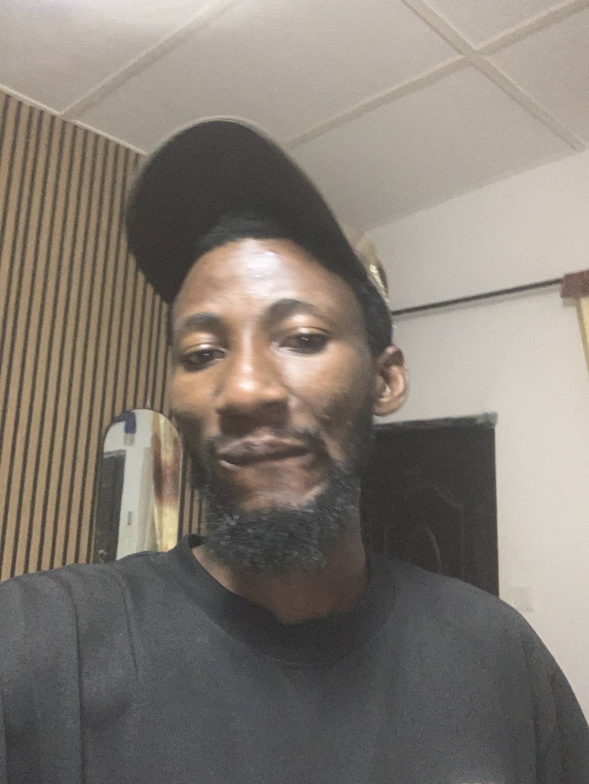 I hear say today na girlfriends day . Ahh when I de busy the wish my mom happy new month and August...
