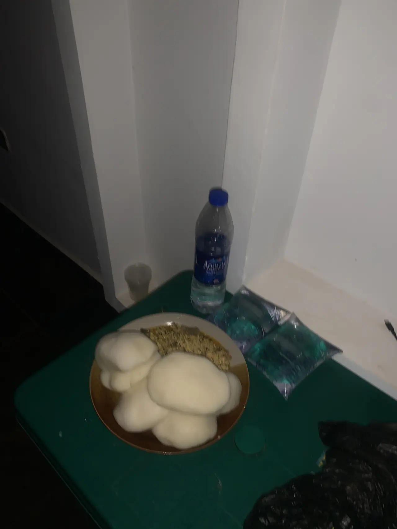 Sportybet collect my first paycheck from Lekeelekee.,, this second 6 fufu going down with AQUAFINA...