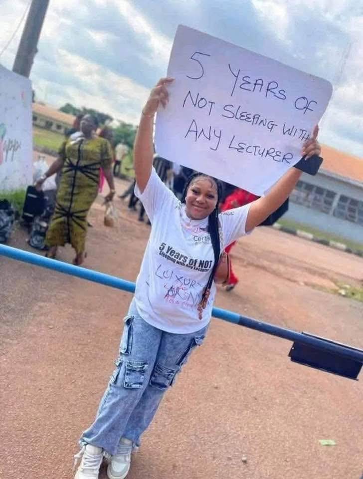 Abeg, una wey go university, is sleeping with lecturers one of the courses? 🤷🏽‍♀️

I saw this and...