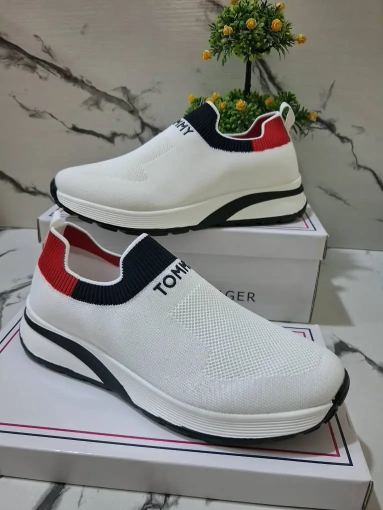 Quick shoe-buying tip ๐
Don't choose shoes based on beauty alone. Check the finishing, stitching,...