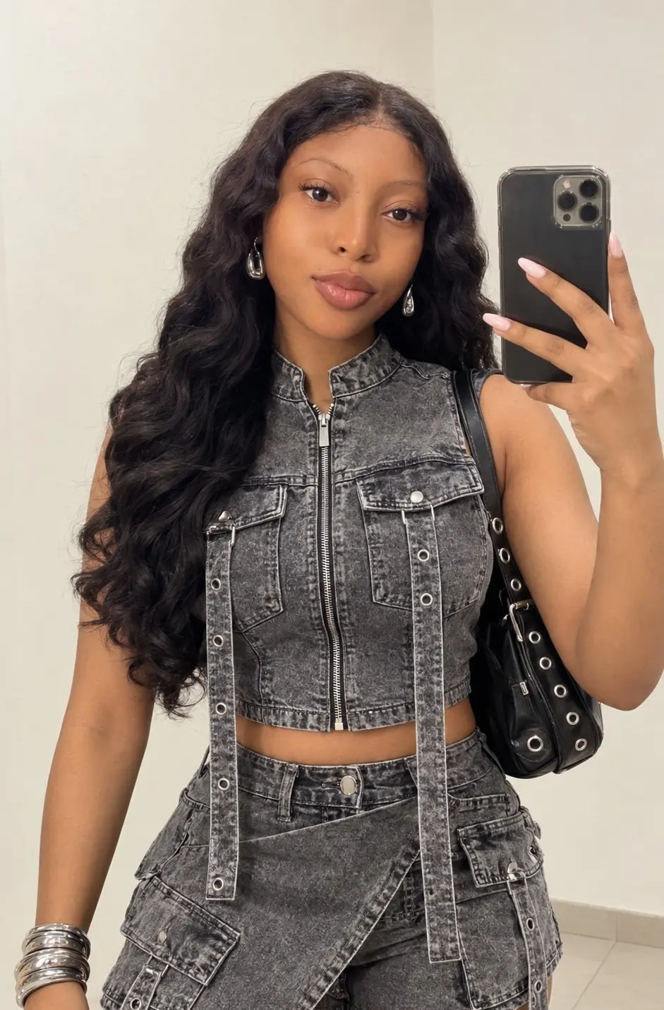 Mirror says I'm that girl and i agreed🦋🌺✨
we outsideeeeeee🥳🥂
i don see the work of the 3 wrap...