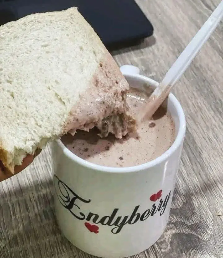 Apart from me,who else still does this "Bad Behavior"π
π
as people calls it!
Some people say they...