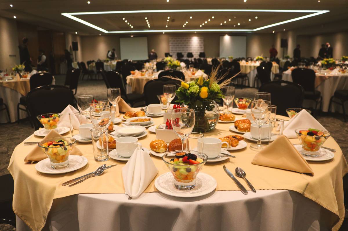 How would you ask me to shake this kind of mouth-watering and sumptuous table on a "Friday?"😳 Ahn-a...