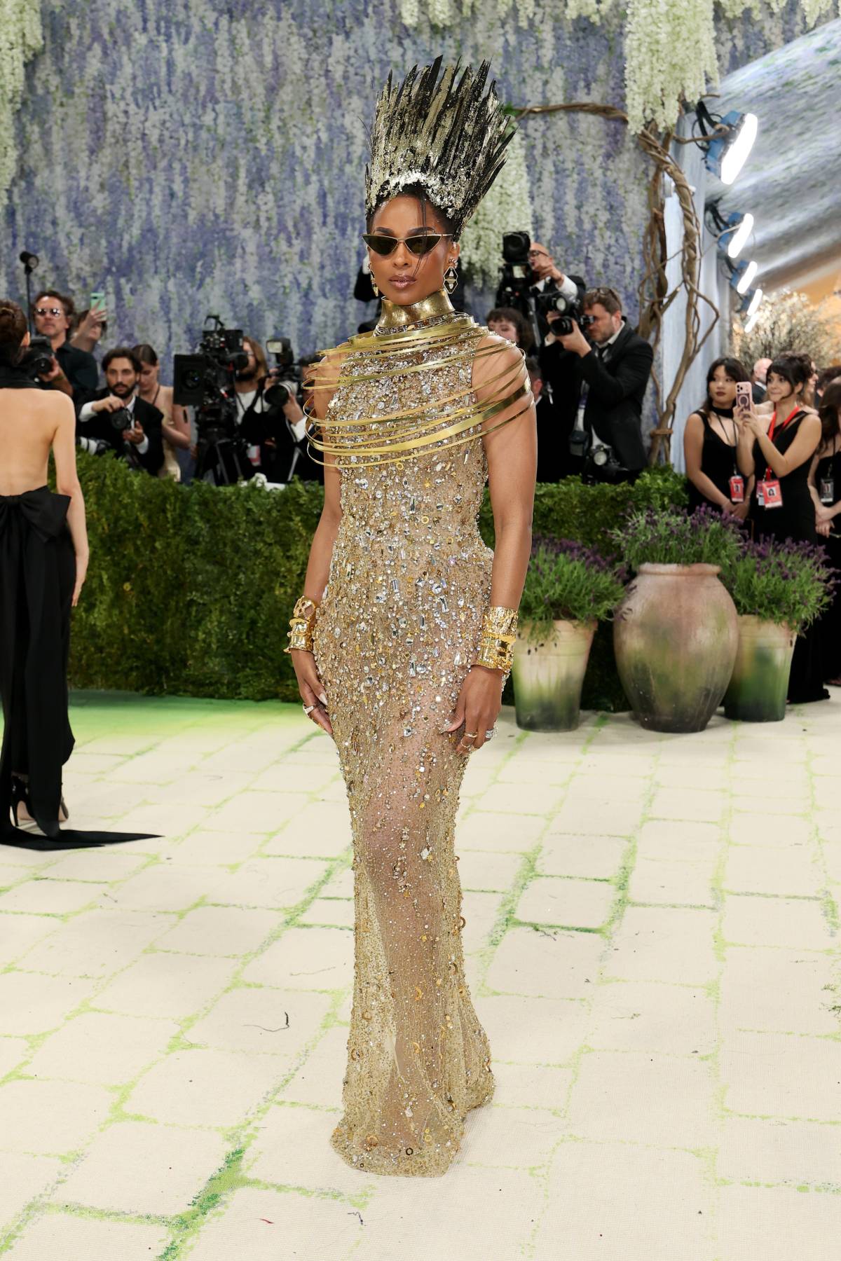 #Music superstars Ciara, Coco Jones, Teyana Taylor and Jon Batiste at the #MetGala 2026.

#Fashion #...
