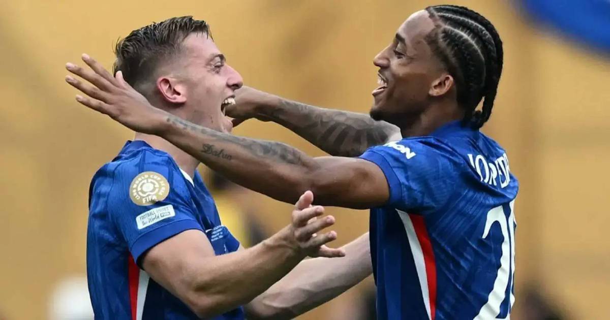 ⚽️ Chelsea PL scorers so far:
🥇Joao Pedro 15
🥈Enzo Fernandez 9 (2 pens)
🥉Cole Palmer 9 (5 pens...