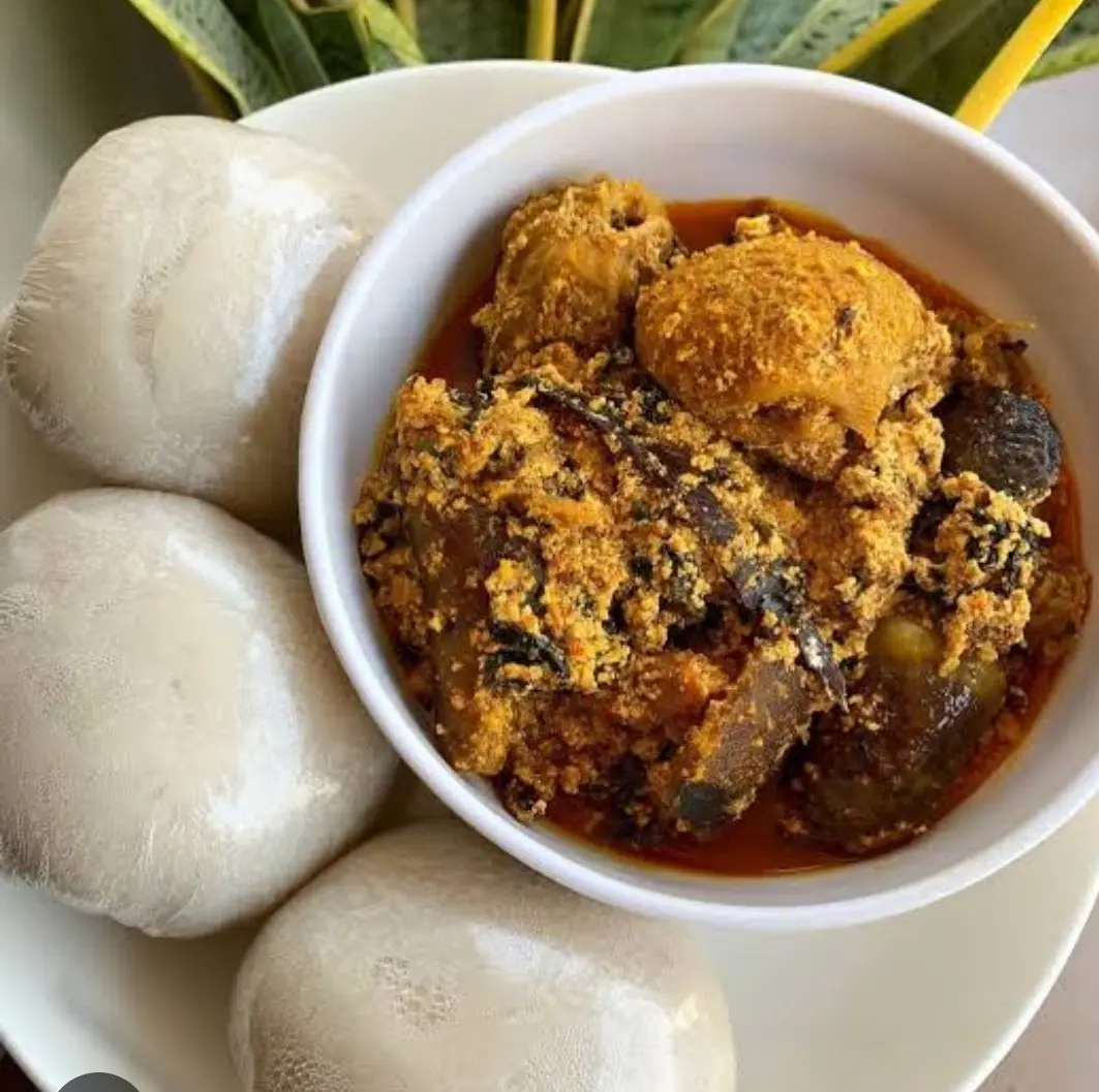 Happy Sunday lekeeleke family,  Na egusi soup and swallow I want chop today ooo, make una come join...