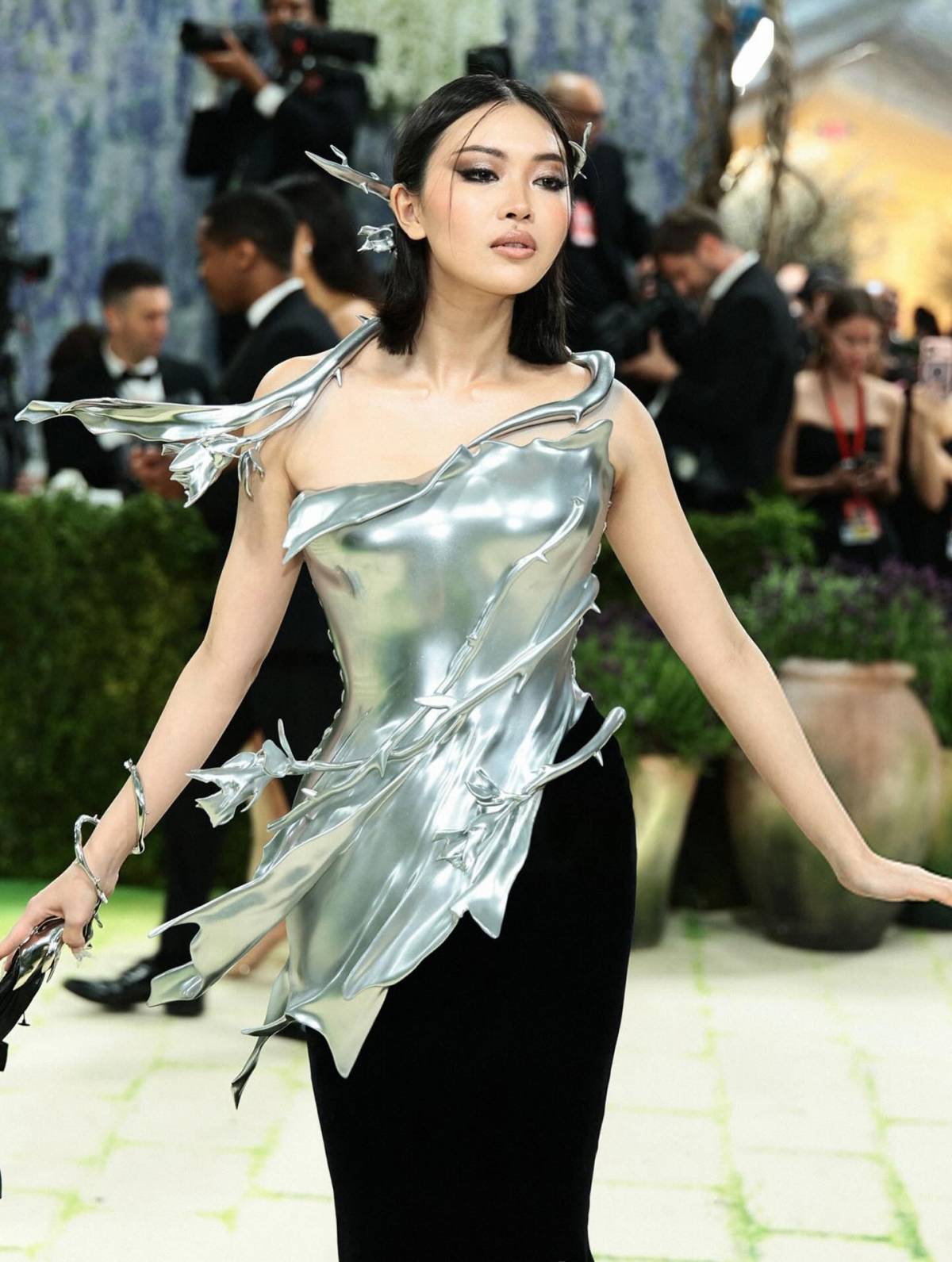 Grace Ling wore her own design to the #MetGala 2026.
"The windswept thorns piece is 3D printed in A...