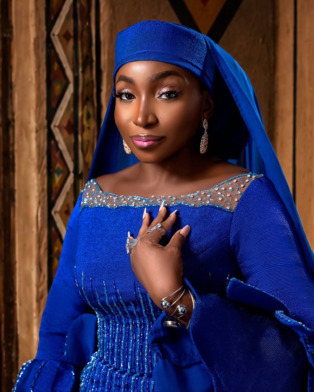 Nollywood actress Omawunmi Dada attended the “Okanjuwa” premiere in Lagos wearing a royal blue look...