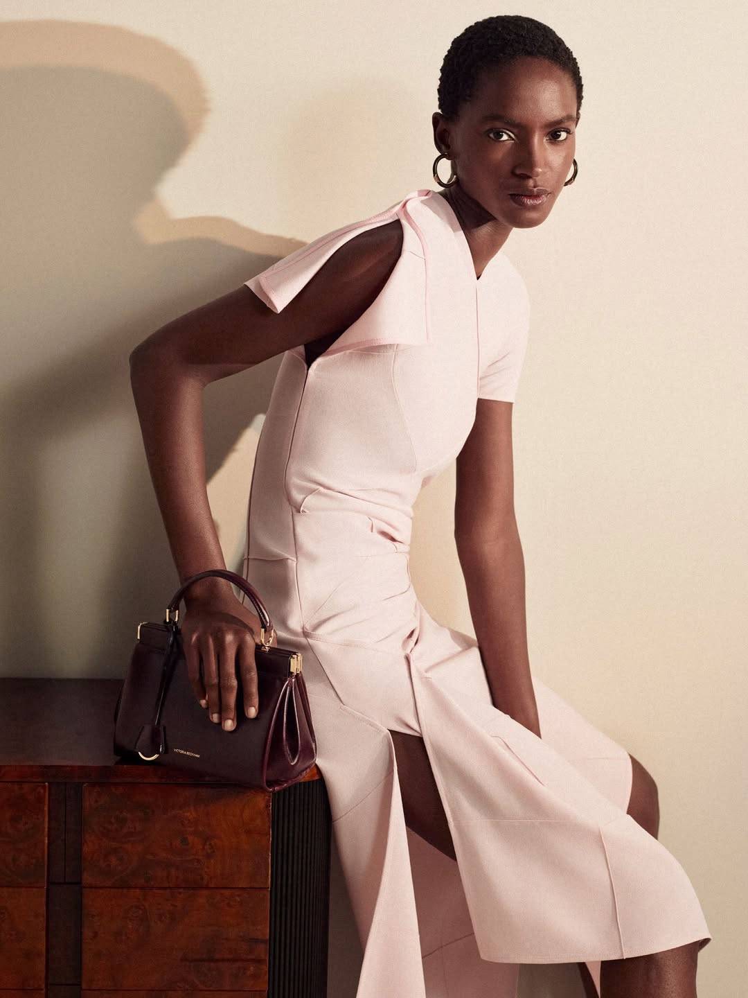 ๐ Nigerian model Faith Johnson for Victoria Beckham's latest collection, pre SS-27 ๐
๐ธ Photograp...