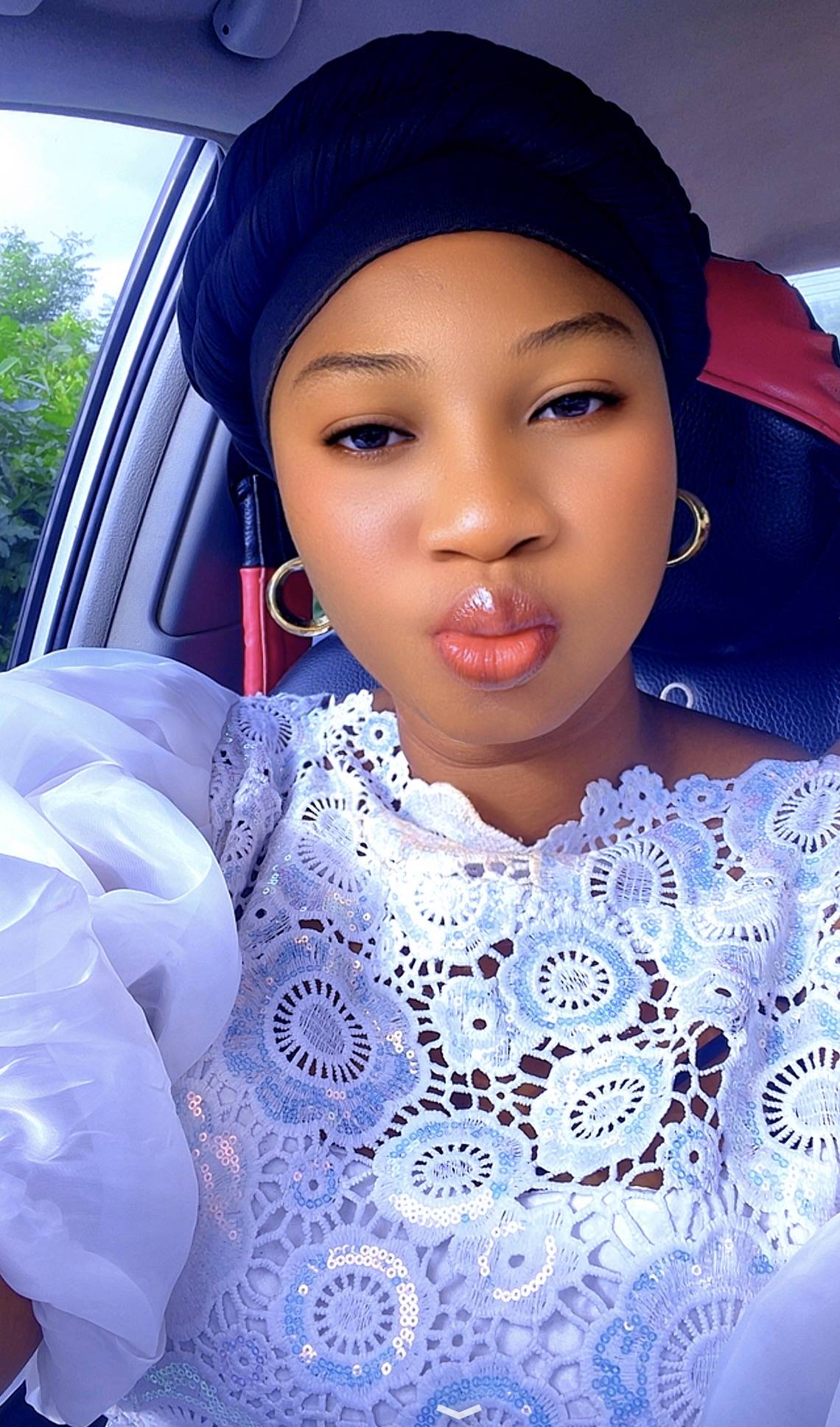 SET BOUNDARIES
And be ok with losing people who's not for you...
#LekeeLekee
#Trending
#abby