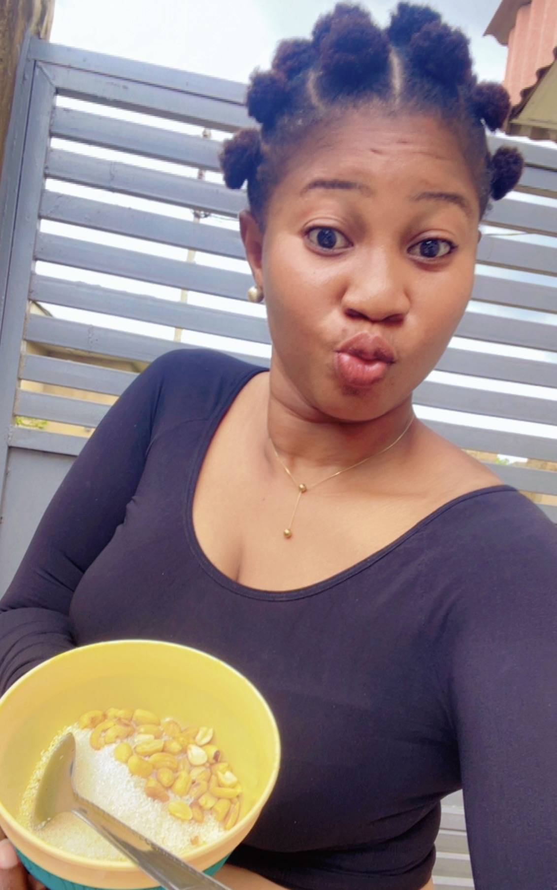 Here with my daily bread ๐ฅ
#LekeeLekee
#Trending
#abby