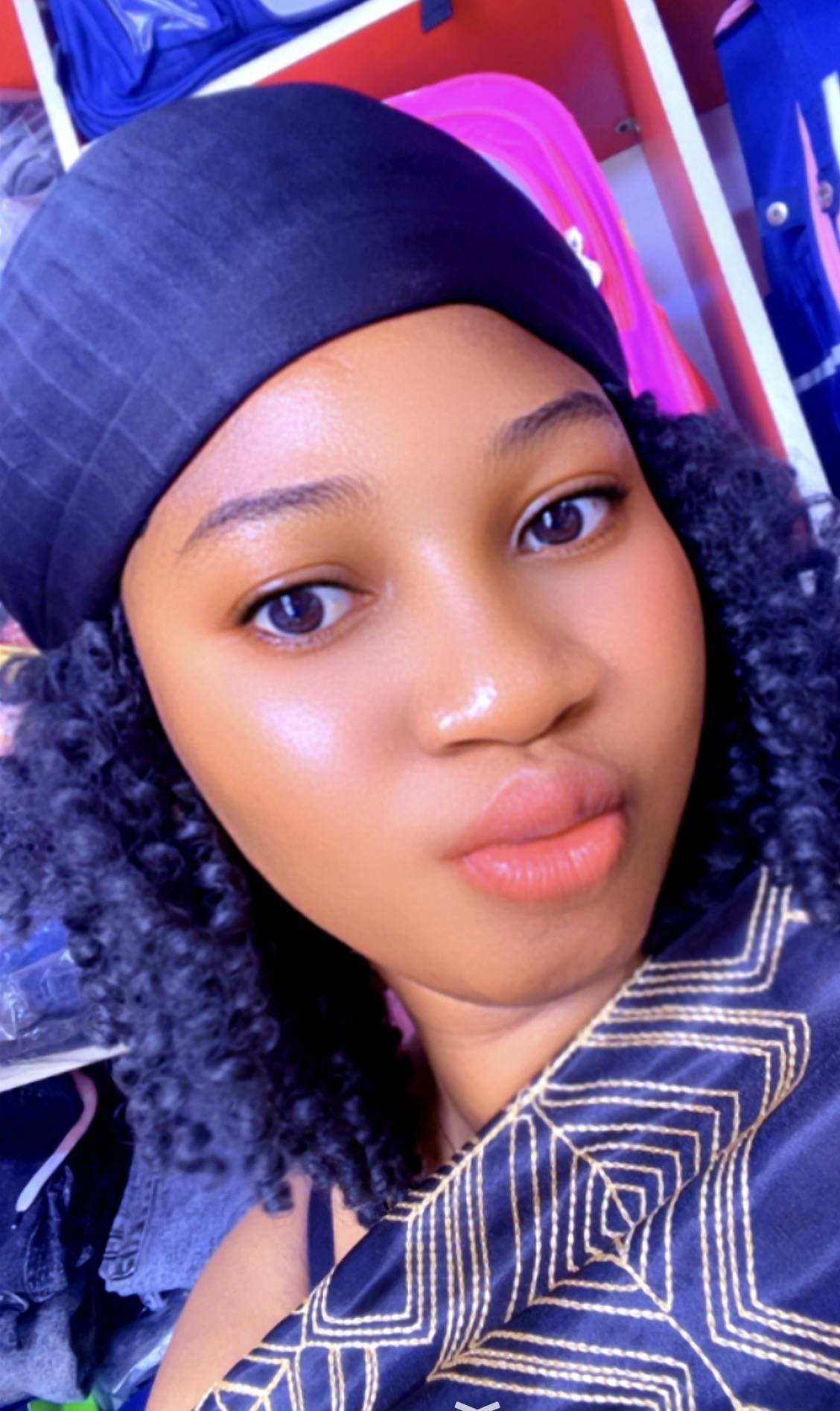 Sugar fit sweet pass salt
But no be inside soup
Everybody gets their place of value
No let anybody m...