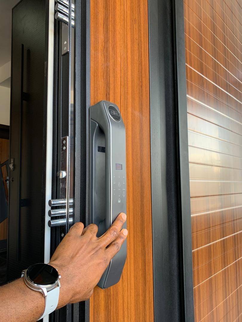 Luxury and security combined 

#betadoors #securitydoors