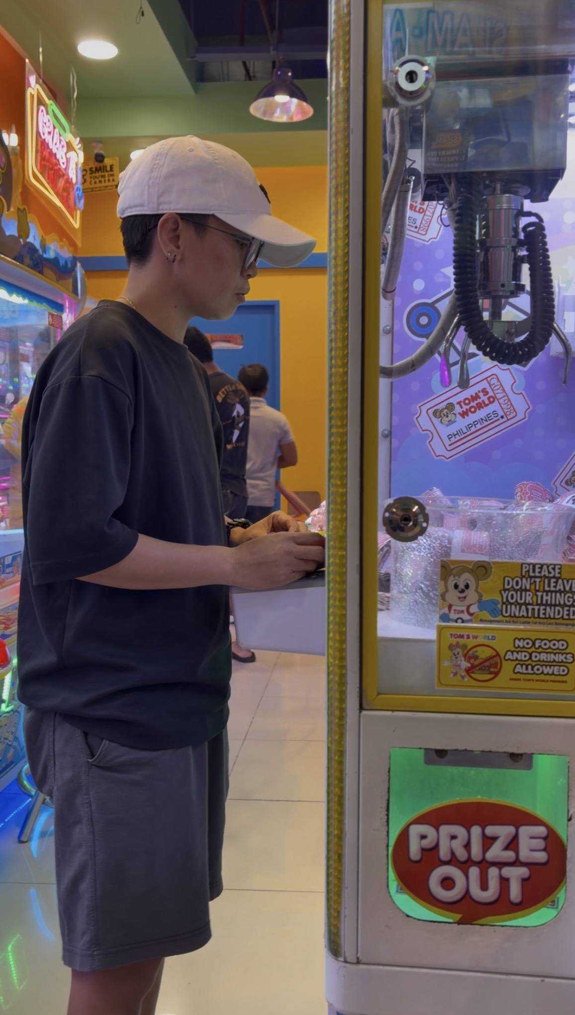 Trying my luck at the claw machine! Do you think I'll win a prize or lose all my coins? ๐๐
#LekeeL...