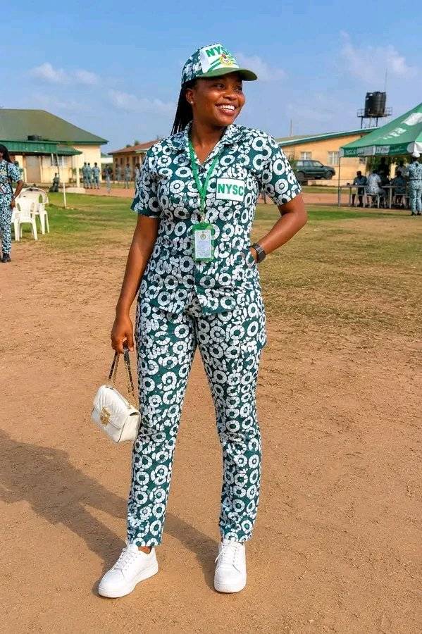 Na the uniform wey federal government wan give nysc be this? .. I no sure ๐