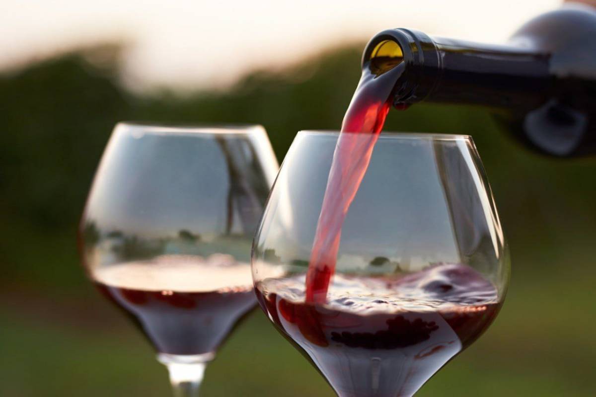 ๐ท In ancient times, red wine was used for cleaning teeth and gums.
#LekeeLekee #Trending #NaijaPrid...
