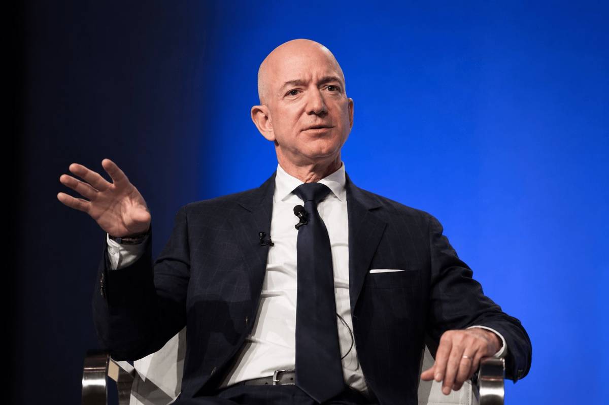 JUST IN: πΊπΈ Billionaire Jeff Bezos says the bottom half of US workers should pay zero income tax.
#...