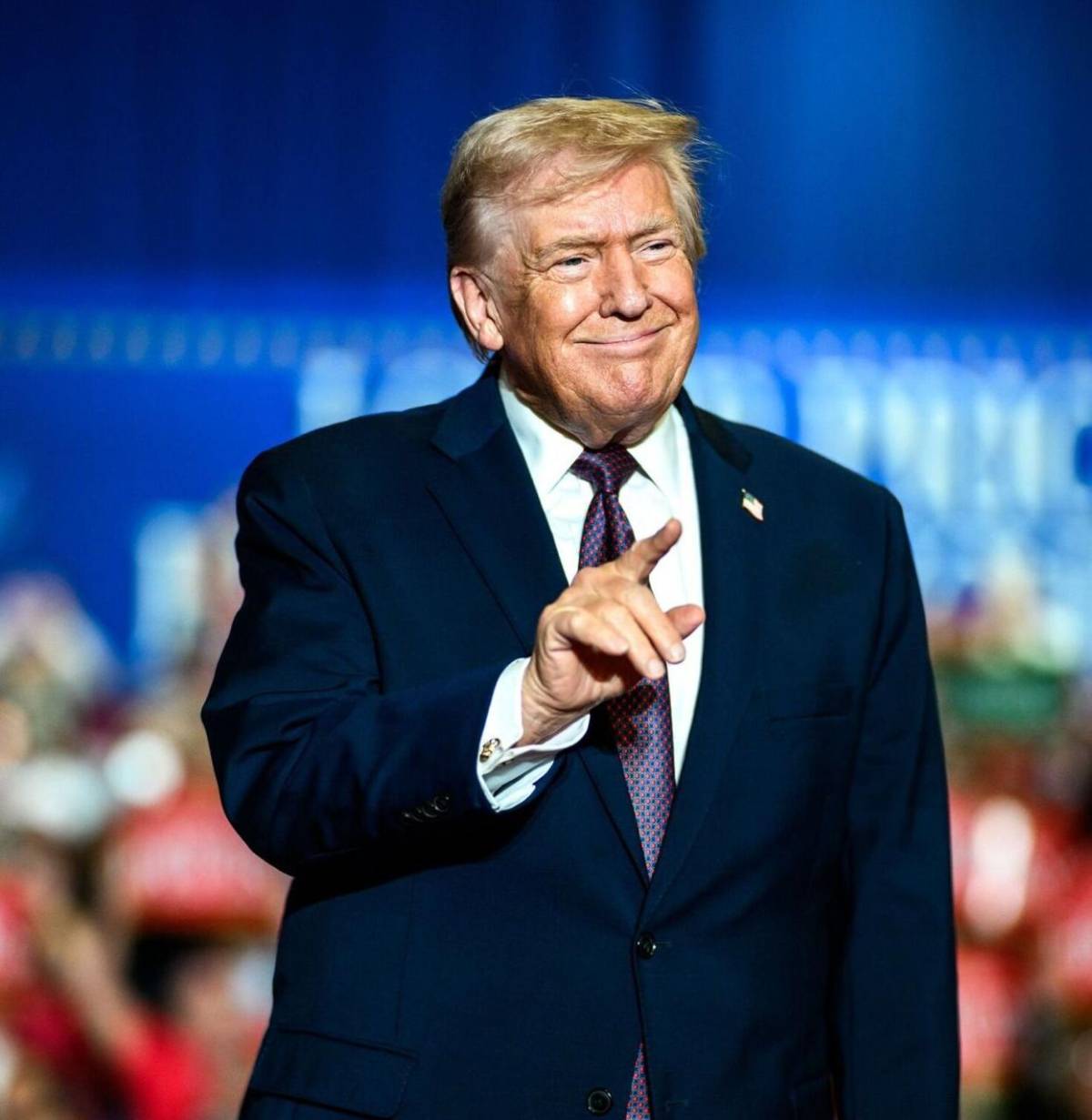 🇺🇸 BIG: President Trump says he'll soon meet with top AI executives to discuss giving Americans a st...