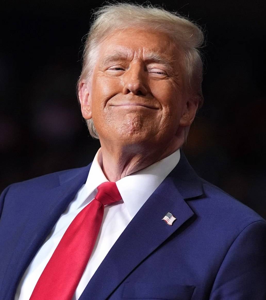 JUST IN: πΊπΈ President Trump says the stock market is "gonna go through the roof."
#stockmarket #New...