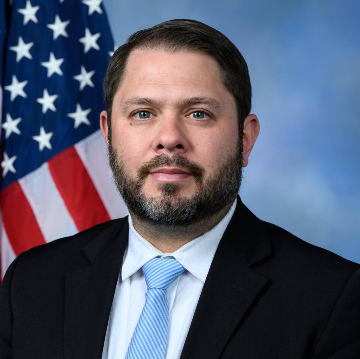 πΊπΈ NEW: Sens. Ruben Gallego and Thom Tillis are finalizing a bipartisan ethics counteroffer on the C...