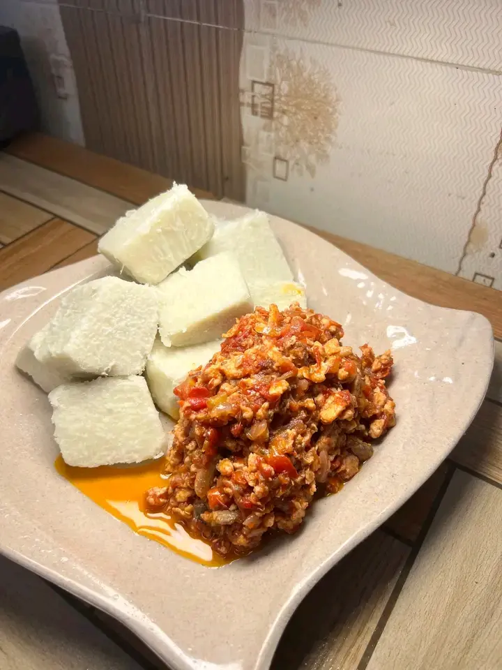 Yam and egg sauce made with love ❤️
Meanwhile....
EAT OR PASS
#LekeeLekee
#rejoicejohnson