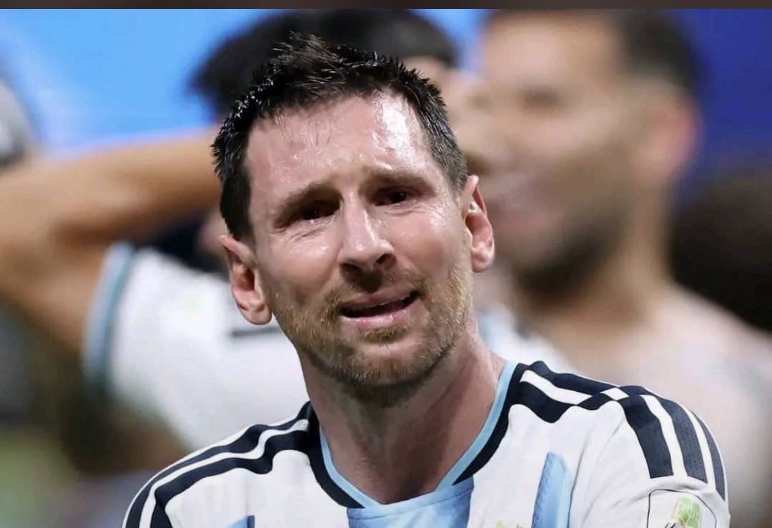 I don't watch football.
I've not watched a single World Cup match.
But I absolutely love this pictur...