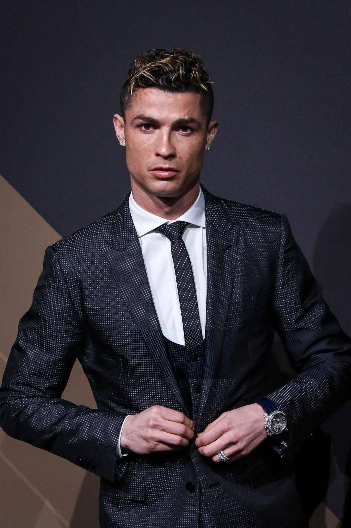 ๐จ BREAKING ๐ฅ๐ฅ
Cristiano Ronaldo becomes the first active athlete to surpass $2 BILLION in career...