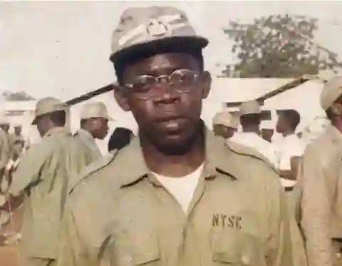 Tinubu NYSC picture ๐ค๐ค๐ค๐ค- Aside the cap, prison uniform or NYSC uniform?