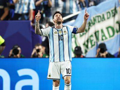 Messi has shaken hand with PARADISE. In Messi's presence football has found its purest essence