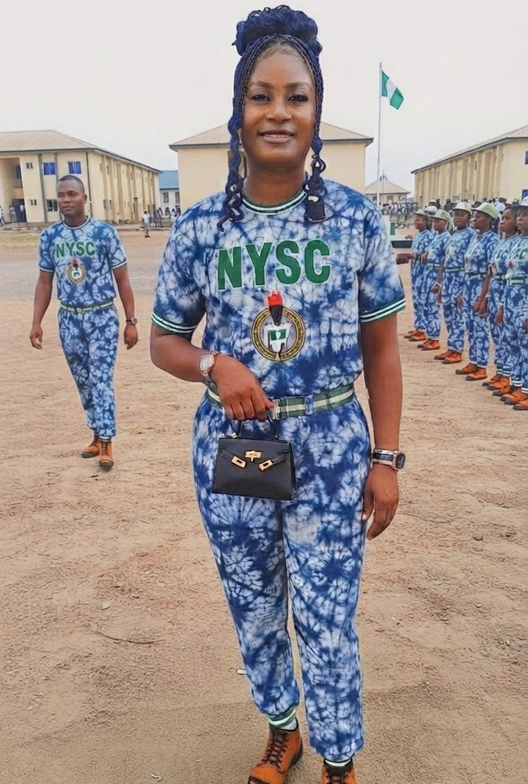 I'm a good citizen of this Country, I'm ready to serve with the new NYSC uniform.
We move!
#LekeeLe...