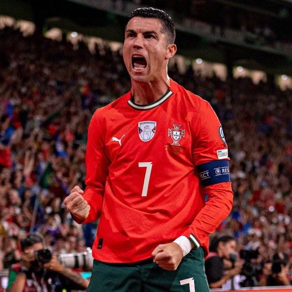 ๐จ๐จ| ๐๐๐๐๐๐: Cristiano Ronaldo and Lionel Messi will become the ONLY players in football history to...