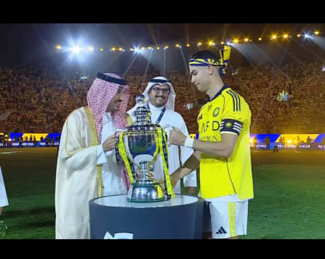 🚨🚨| CRISTIANO RONALDO WITH THE SAUDI PRO LEAGUE TROPHY! 🏆