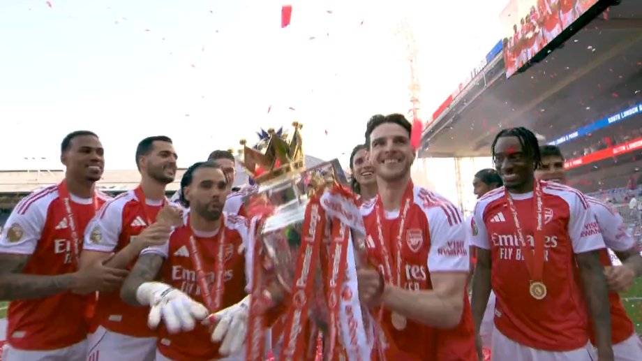🚨🚨| ARSENAL LIFT THE 2025/26 PREMIER LEAGUE TROPHY! 🔴🏆
