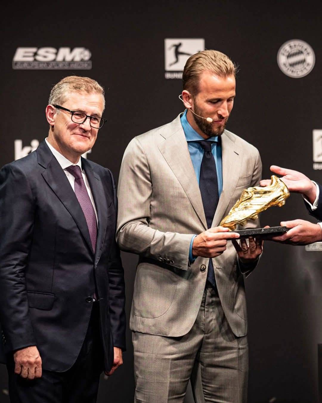 🚨🏴 Harry Kane wins the 2026 European Golden Shoe making it His SECOND of His career✨
Consi...
