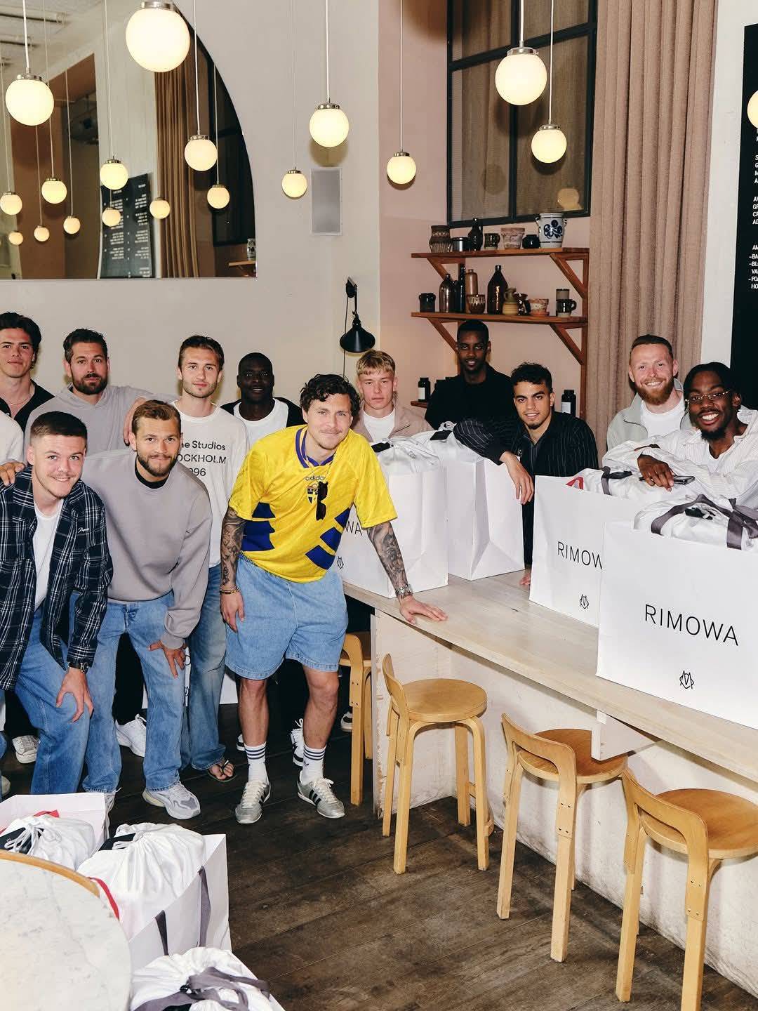 ✅🇸🇪 Ahead of Sweden’s World Cup campaign, Victor Lindelof invited his teammates for breakfast and s...