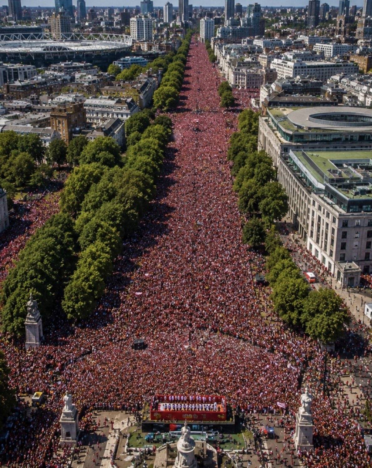 ๐จ ๐๐ฅ๐๐๐๐๐ก๐: Met Police just confirmed that more than 2 million people have gathered for the Arsenal...