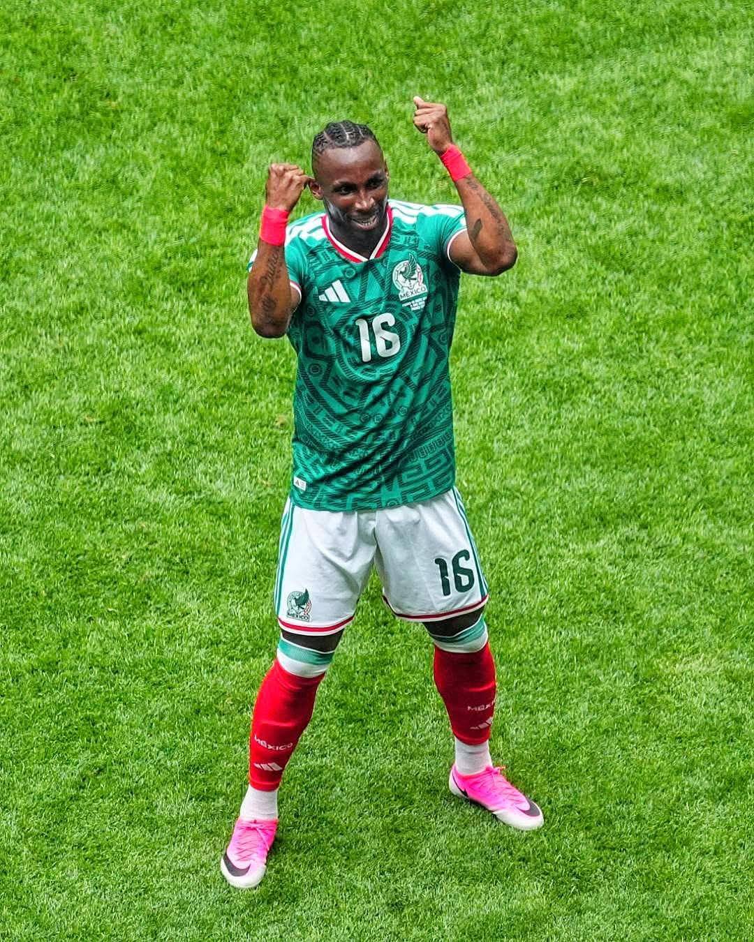 💥🇲🇽 After bagging the Saudi Pro League Golden Boot with 33 goals, Julián Quiñones scores the first...