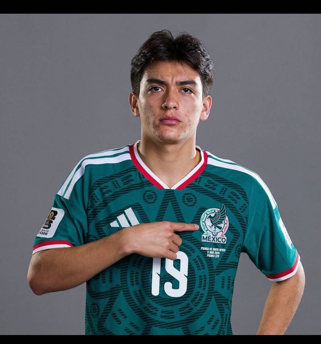 ๐จ๐จ| Mexico's Gilberto Mora becomes the ๐๐๐๐๐ ๐๐๐๐๐๐๐๐ to play in the men's FIFA World Cup (17 year...