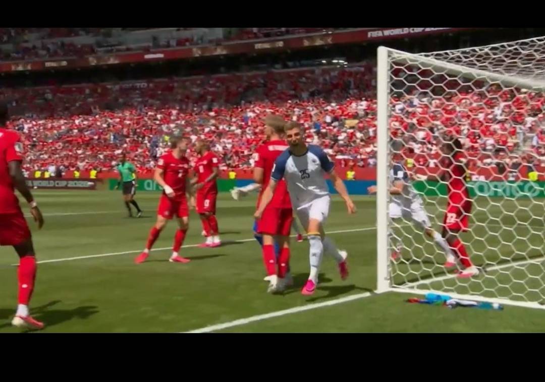 ๐จ๐จ| GOAL: JOVA LUKIC HEADS HOME TO GIVE BOSNIA THE LEAD.
Canada 0-1 Bosnia and Herzegovina