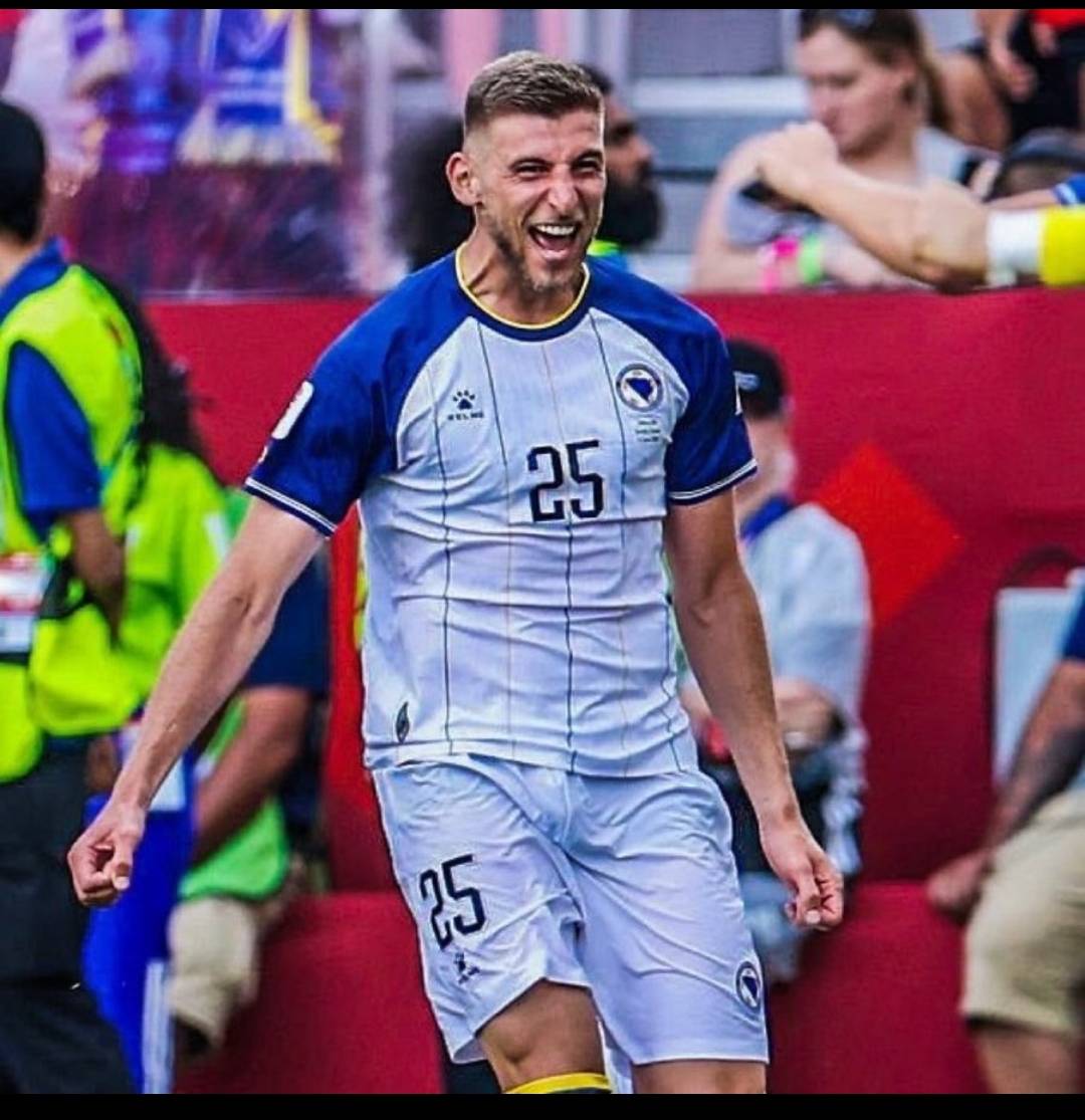 π¨π¨| Jovo LukiΔ scores Bosniaβs first World Cup goal in ππ πππππ! π€―
Itβs also his first ever goal...