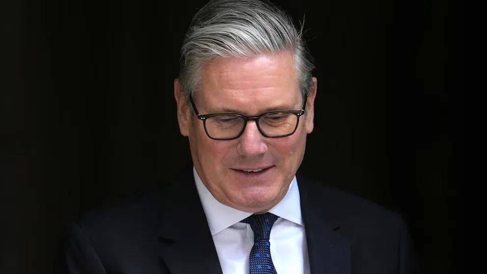 UK to ban social media access for children under 16
British Prime Minister Keir Starmer on Monday a...
