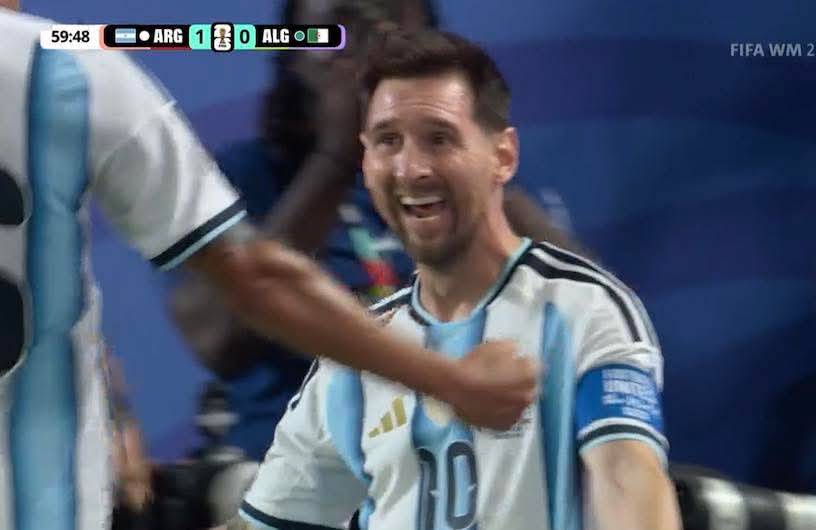 ๐ฆ๐ท๐ฆ๐ท๐ฃ๐ฃ MESSIIIII!!! MESSIIII!!! LEO MESSI SCORED AGAIN!!!! BRACE FOR HIM !!!!! WOW!!
WHAT A START...
