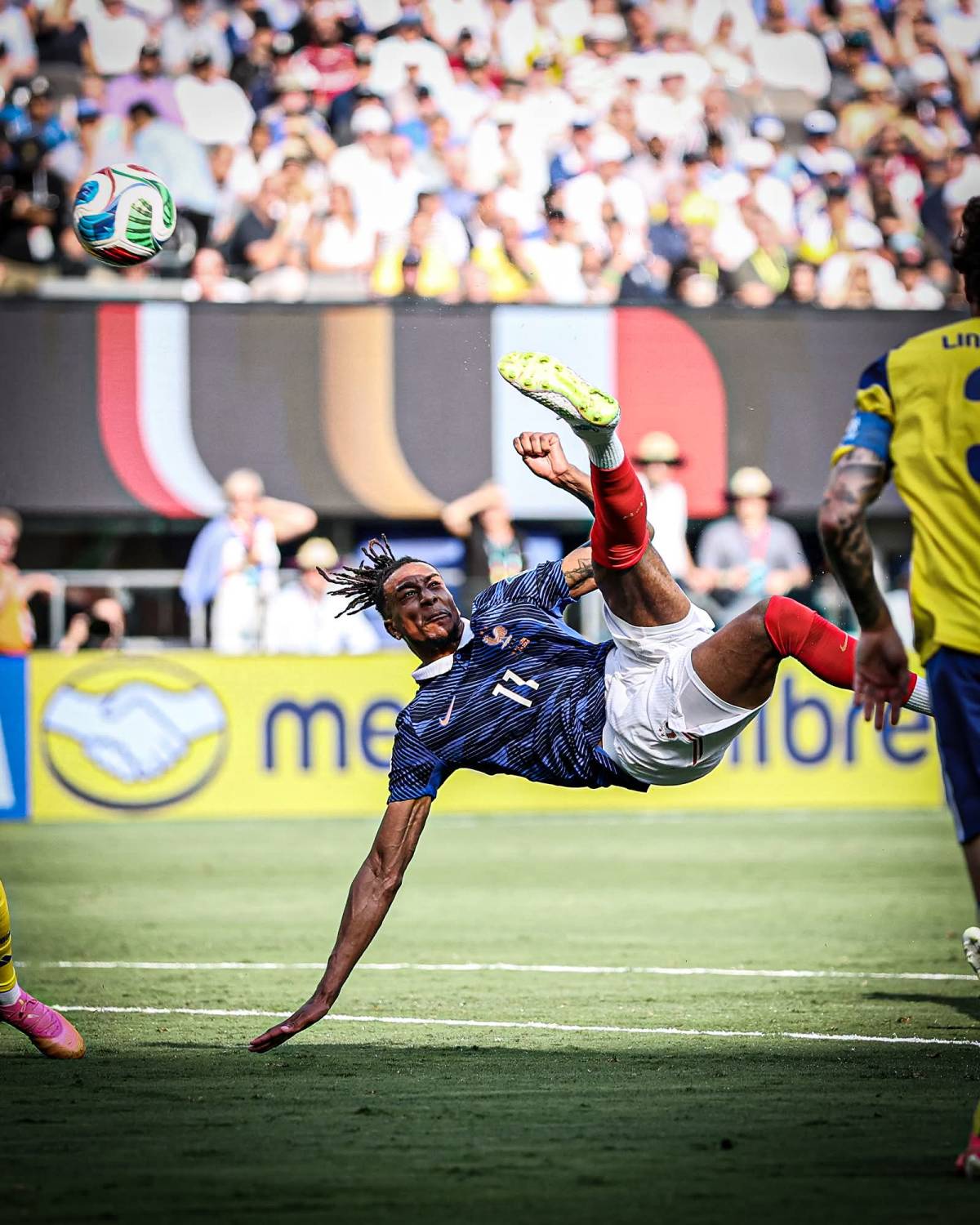 Michael Olise almost scored the goal of the World Cup ๐ฑ
He hit a bicycle kick from the edge of the...