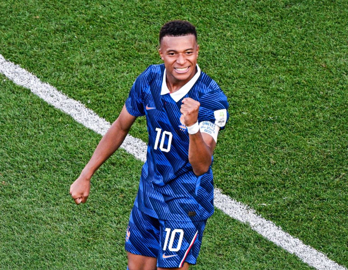 🚨🇫🇷 Kylian Mbappé has scored at least 3 goals in the knockout stages of all 3 World Cups he's playe...
