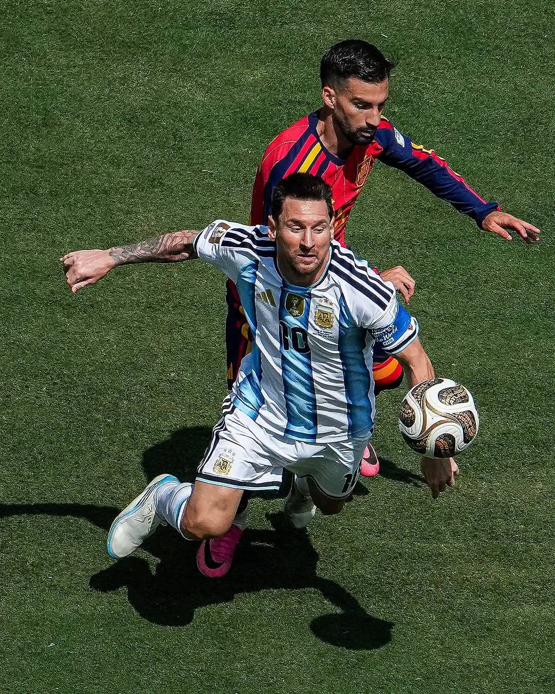 Mission stop Messi 😮