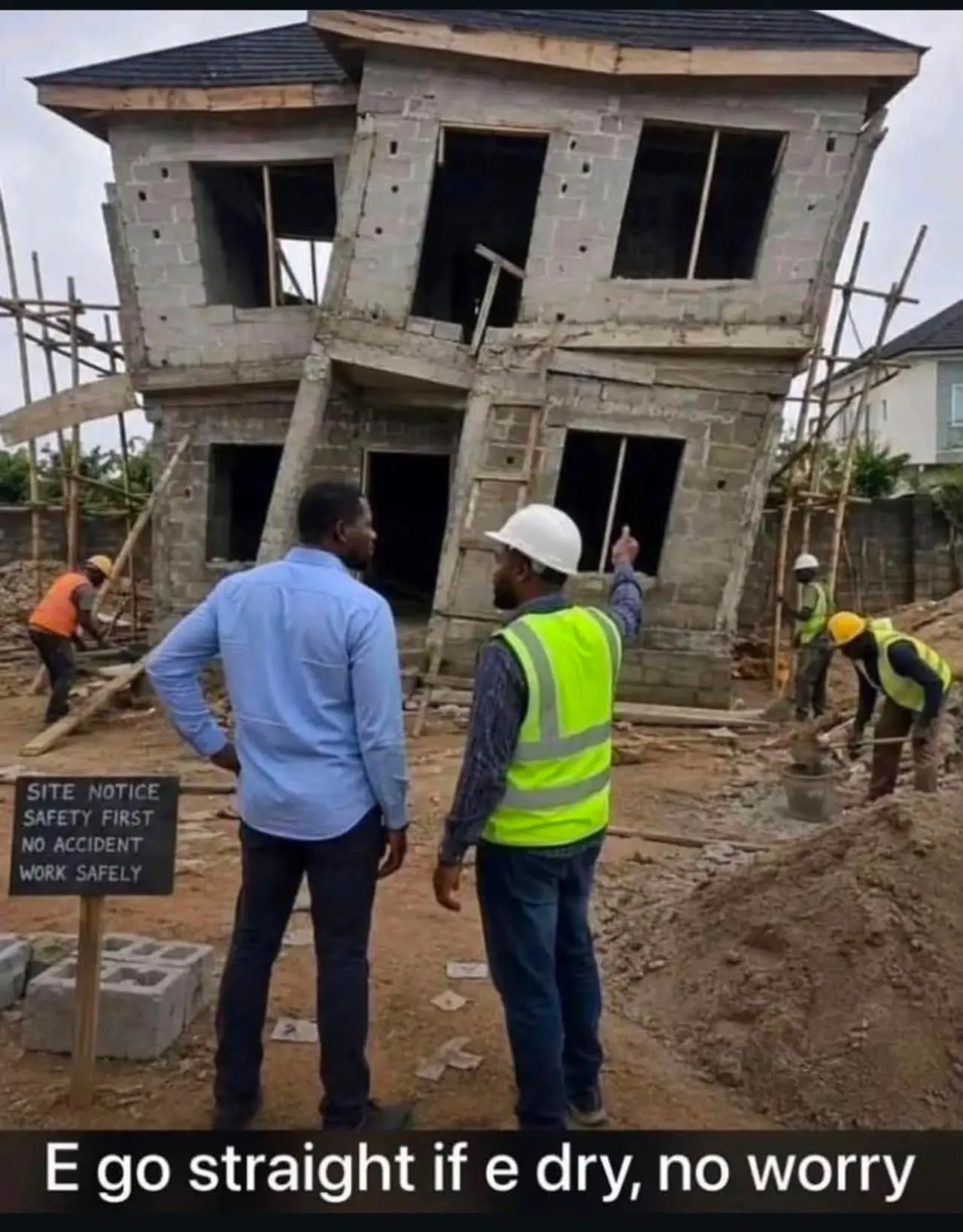 Don't worry chief when it dey it will be straightened...
#LekeeLekee 
#Trending 
#Viral 
#housebuild...