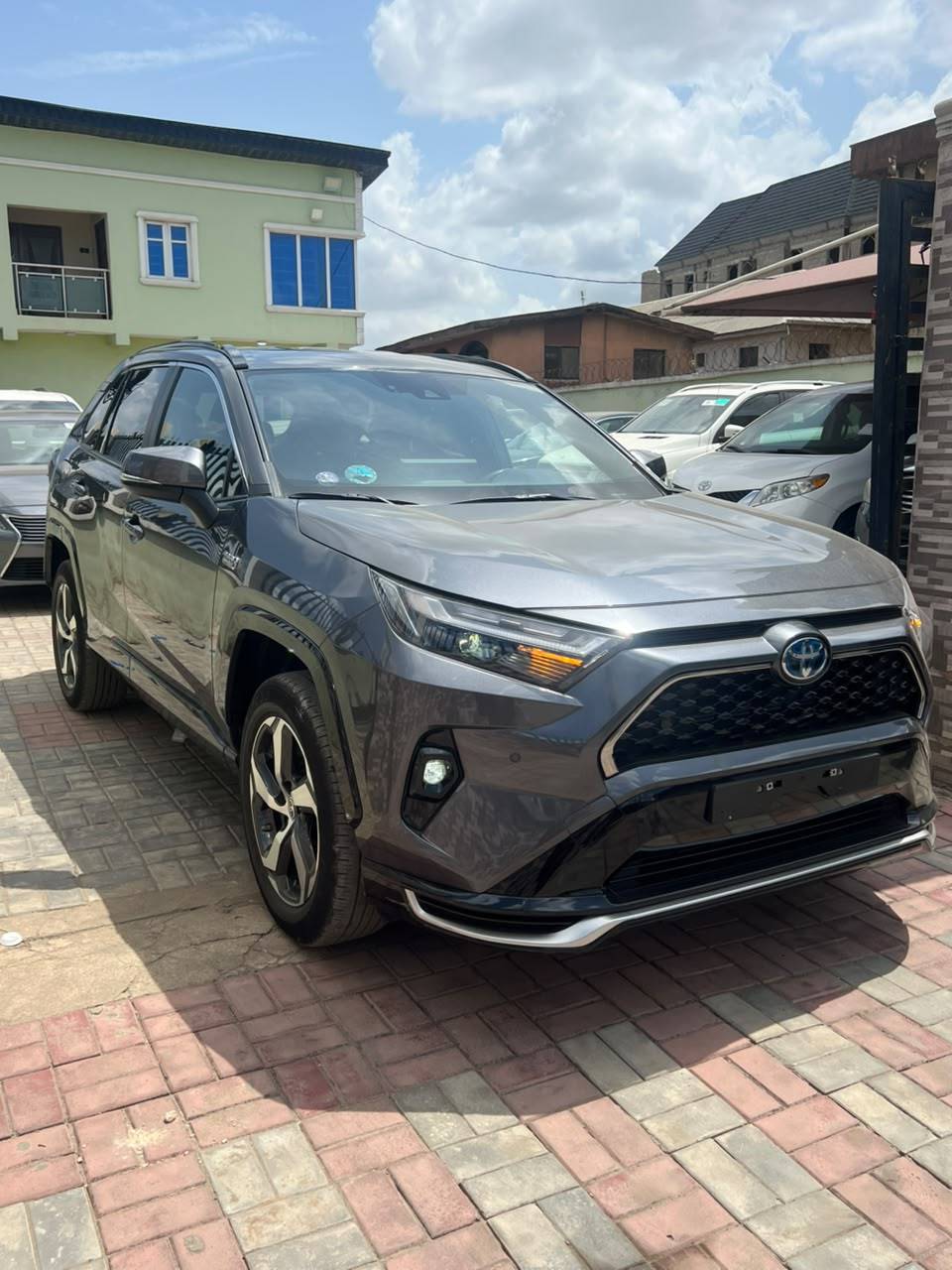 🚨 Clean Deal‼️ 🚨
2023 Toyota RAV4 Toks (Plug-In Hybrid)
Sparkling Clean
Sweet Ride
📌 Keyless Entr...