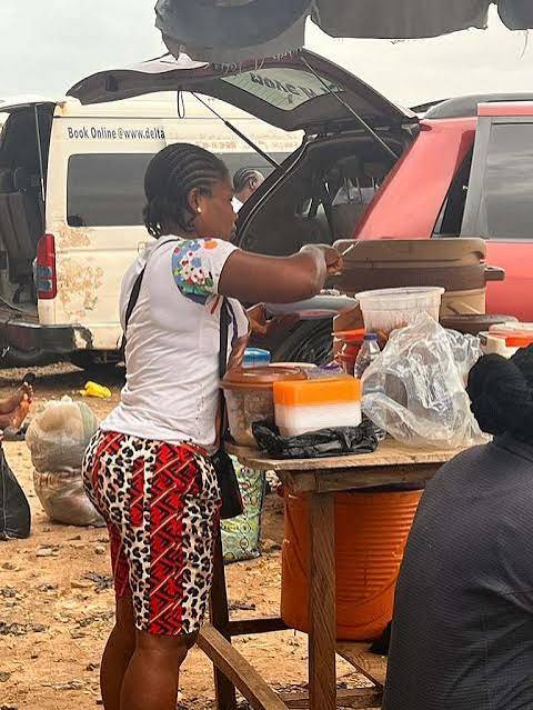 Before hustle begin… make mama put settle my belle first 😄🍛
Because hunger no dey hear motivation...